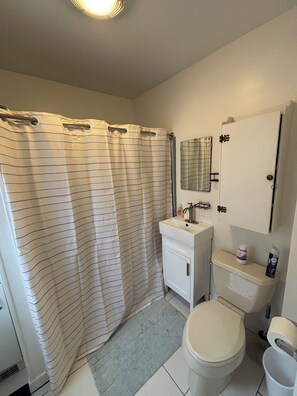 Bathroom - 6 bedroom Farmhouse (Middletown)