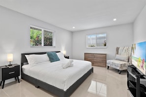 3 bedrooms, iron/ironing board, free WiFi, bed sheets - Atlantic Escape- Delray Pool Retreat (Delray Beach)