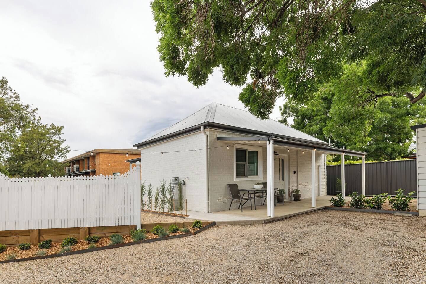 All the charm of a classic country cottage with everything you need for easy Mudgee living.