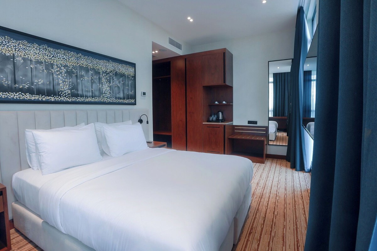 Room, 1 King Bed, Balcony