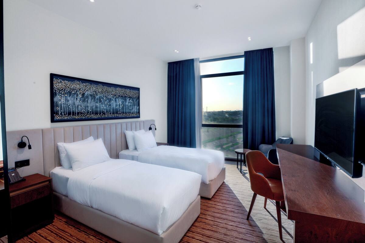 Minibar, in-room safe, laptop workspace, blackout curtains