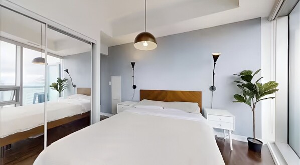 Room - Majestic Suites- The York (Toronto)