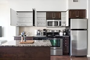 Private kitchen - Majestic Suites- The York (Toronto)