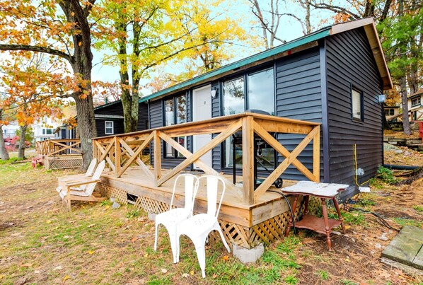 Terrace/patio - 1 Bedroom Cottage IX: PL (Gravenhurst)