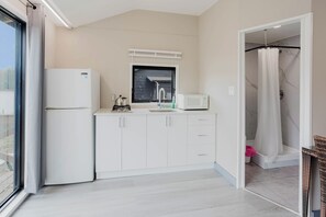 Private kitchen - 1 Bedroom Cottage IX: PL (Gravenhurst)