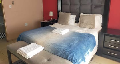 Perfect 1-bedroom lodge with AC in cool Sibasa and a sparkling pool