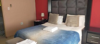 Perfect 1-bedroom lodge with AC in cool Sibasa and a sparkling pool