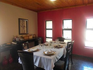 Dining - Perfect 1-bedroom lodge with AC in cool Sibasa and a sparkling pool (Sibasa)