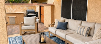 Spacious 6-bedroom house in charming Peoria with AC