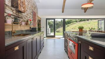 Dishwasher, cookware/dishes/utensils