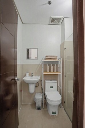 Dusche, Bidet, Handtücher