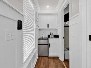 Private kitchen - Ocean Views, 5 min walk to Beach, Waterpark, Arcade, Store ~ 5 bd/3; Sleeps 10 (Myrtle Beach)
