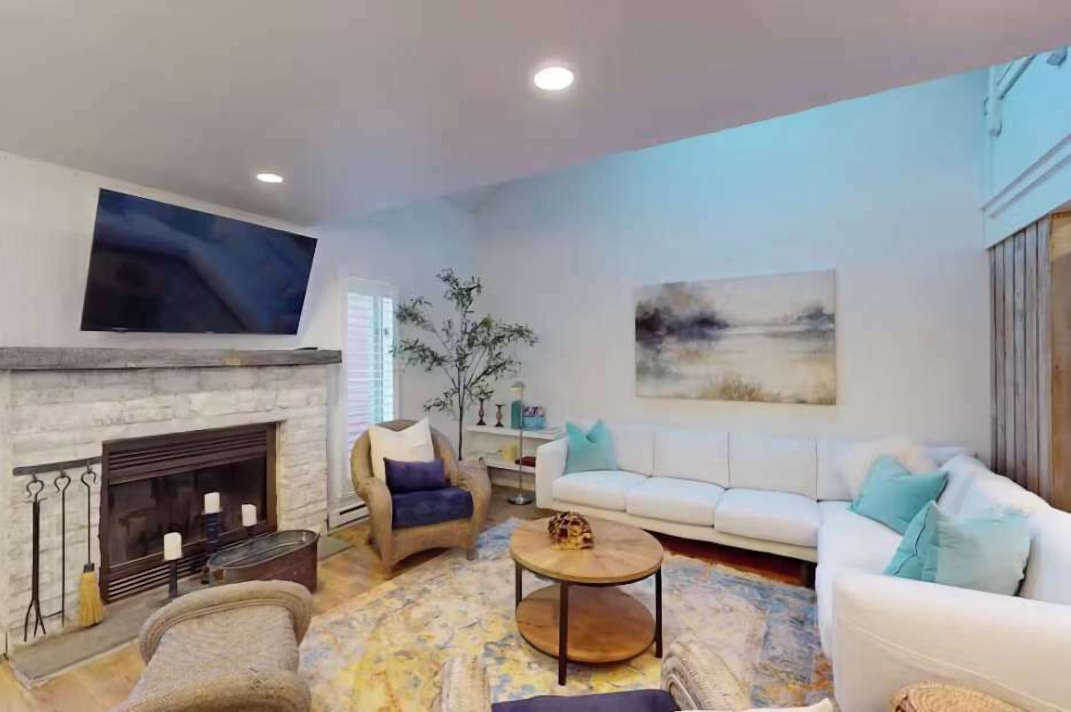 TV, fireplace
