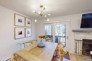 Dining - Lakeview 3 BR Townhome with Fireplace and Deck (Lake Harmony)