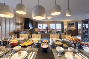 Dining - Fully renovated 5-bedroom apartment in Verbier (Verbier)