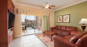 Living area - Beautiful 2-bedroom resort minutes to Disney & Universal (Kissimmee)