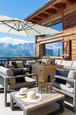 Outdoor dining - The Midnight Sun Alpine Chalet (La Tzoumaz)
