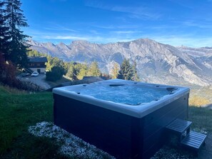 Outdoor spa tub - Scandinvian Spa art de vivre (La Tzoumaz)