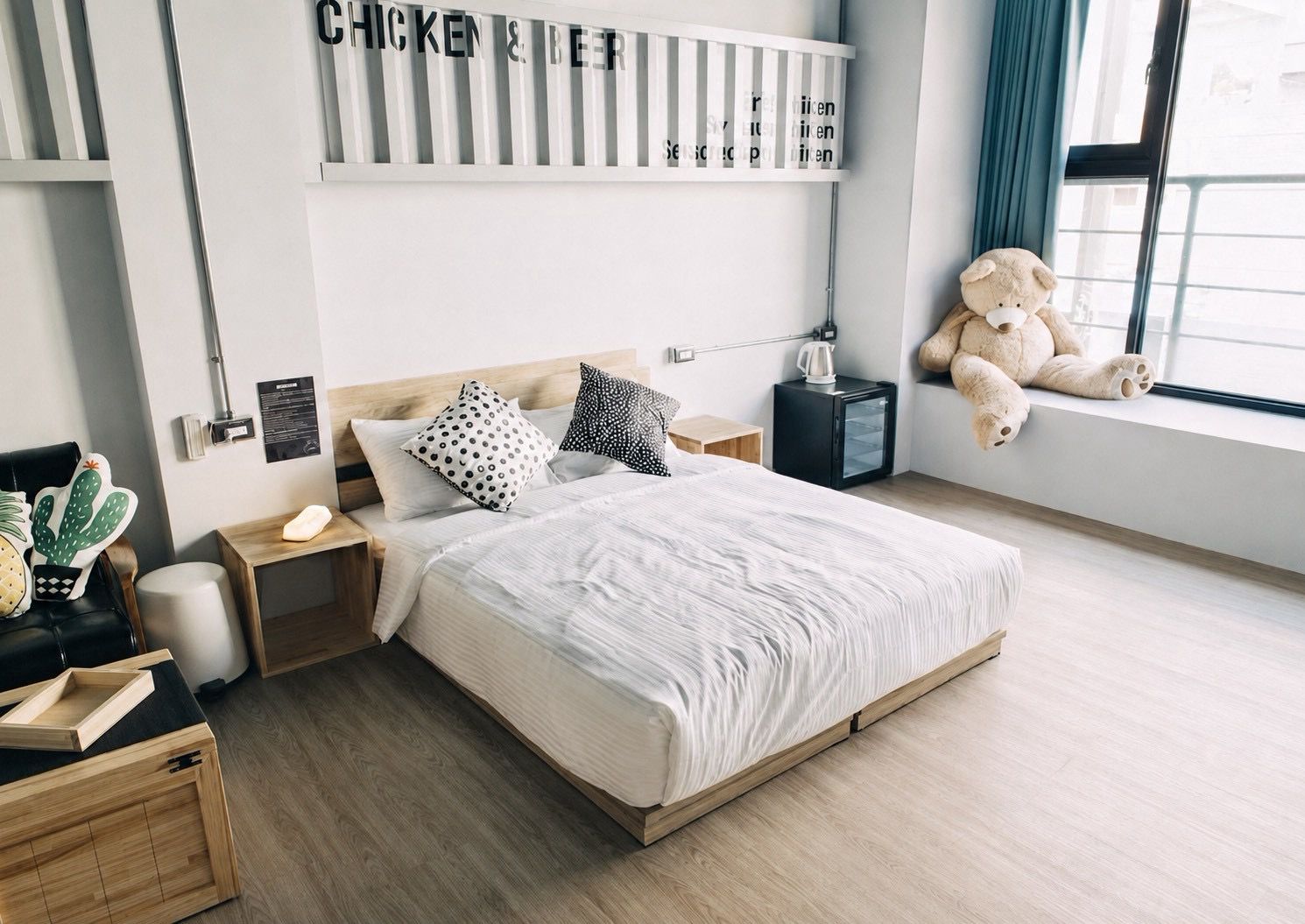 Deluxe Double Room, City View | Living area | 42-inch LCD TV with digital channels, streaming services