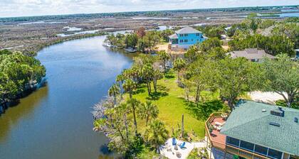 Gulf Breeze Hideaway Sleeps 4 Waterfront with Dock 1Dog Ok