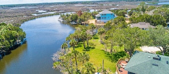 Gulf Breeze Hideaway Sleeps 4 Waterfront with Dock 1Dog Ok