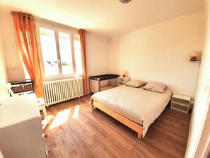 Room - Vrbo Property (Chisseaux)