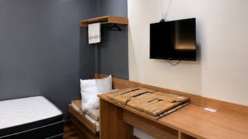 Standard Twin Room | Laptop workspace, free WiFi