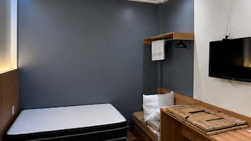 Standard Twin Room | Laptop workspace, free WiFi