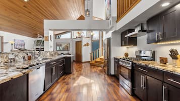 Refrigerador, microondas, horno, placa de cocina