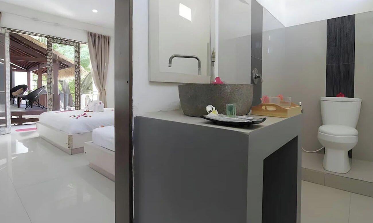 Shower, towels, soap, shampoo