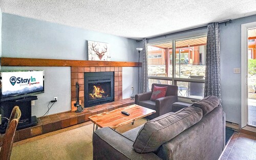 King Studio / Hot Tubs, Pools & Ski Access