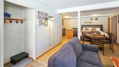 King Studio / Hot Tubs, Pools & Ski Access