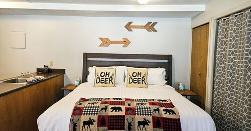 King Studio / Hot Tubs, Pools & Ski Access