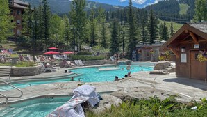 Outdoor pool - King Studio / Hot Tubs, Pools & Ski Access (Panorama)