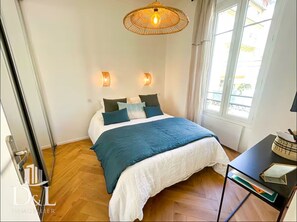 Room - Vrbo Property (Nice)