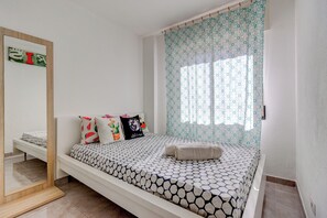 3 bedrooms, iron/ironing board, travel crib, WiFi (free) - Ocean Breeze San Eugenio (Costa Adeje)
