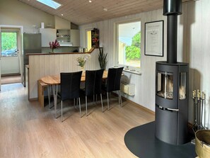 Dining - Covered terrace and beach at Fjellerup (Glesborg)
