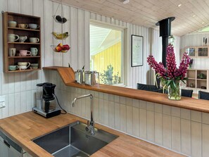 Coffee/tea maker, microwave, oven, dishwasher - Covered terrace and beach at Fjellerup (Glesborg)