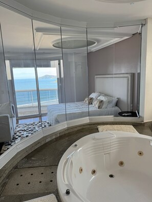 Iron/ironing board, WiFi, bed sheets - Luxury apartment in the center of Balneário Camboriú. (Balneário Camboriú)