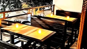 Apartment | Outdoor dining