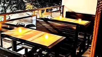 Apartment | Outdoor dining
