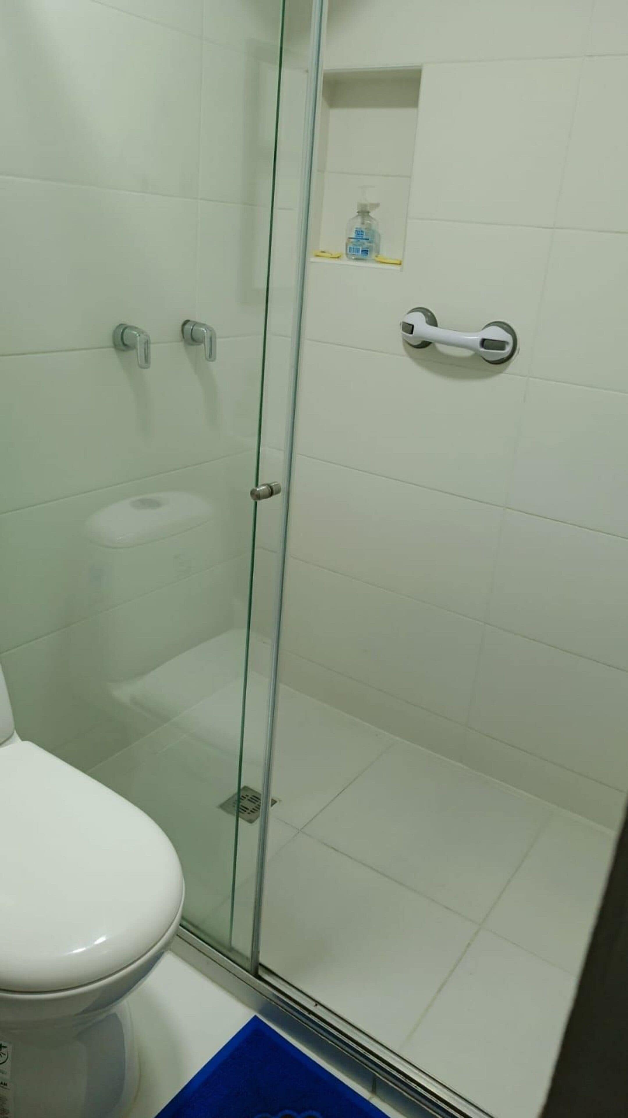 Apartment | Badezimmer | Kostenlose Toilettenartikel, Handtücher, Seife, Shampoo
