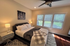 Room - New! Clean, bright cottage walking distance to downtown Aiken! (Aiken)