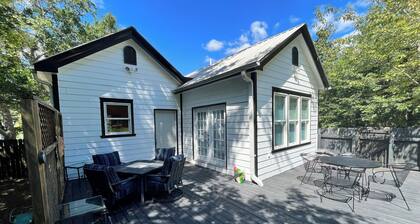 New! Clean, bright cottage walking distance to downtown Aiken!