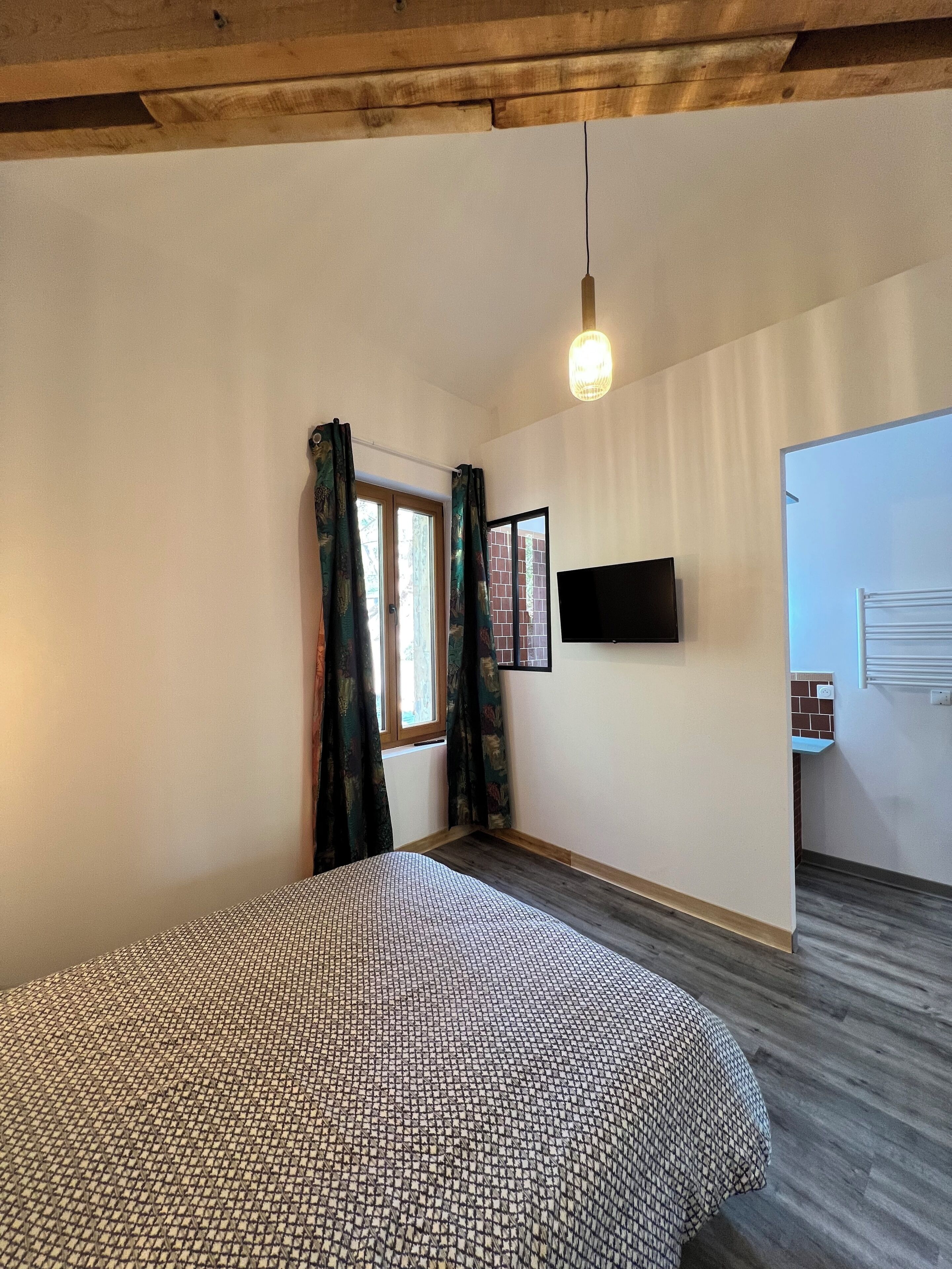 2 slaapkamers, een strijkplank/strijkijzer, wifi, beddengoed