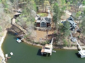 A lakeside property with multiple buildings, docks, and boats. - Spectacular 4-bedroom house on beautiful Lake Wedowee (Wedowee)