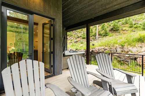 Taos Mountain Haus - Luxe Ski Retreat, Hot Tub