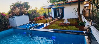 Cozy 3 bedroom bungalow in lovely Lonavala with AC