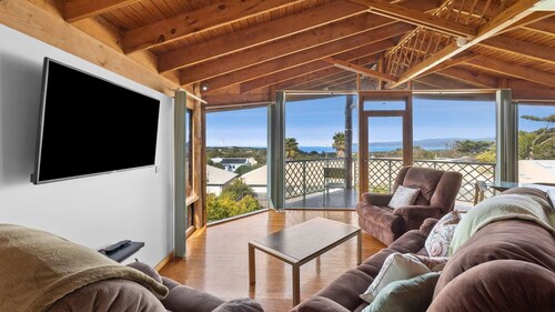 The Coastal Panorama - Furry Friends Welcome!
