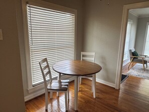 Dining - Stylish 1BR Near SMU, Greenville Ave & 75 (Dallas)